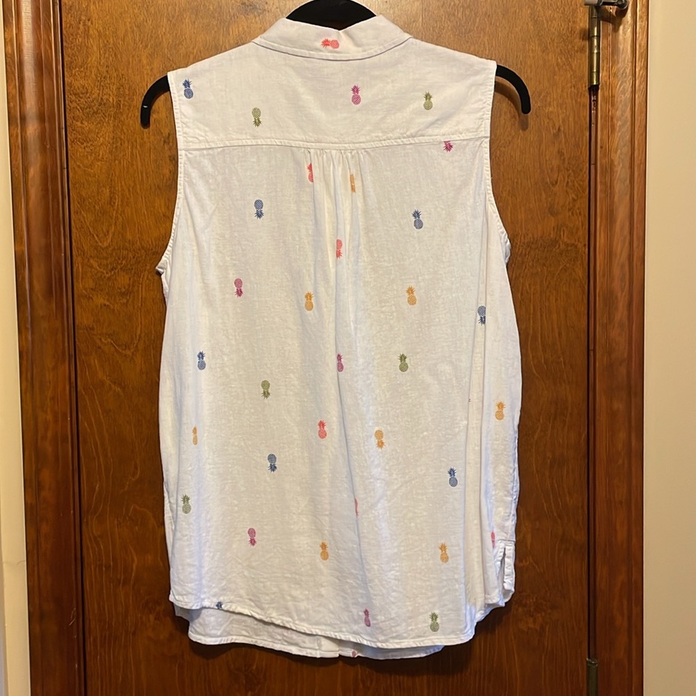 Croft & Barrow Sleeveless Shirt with Pineapple Design - Picture 5 of 5